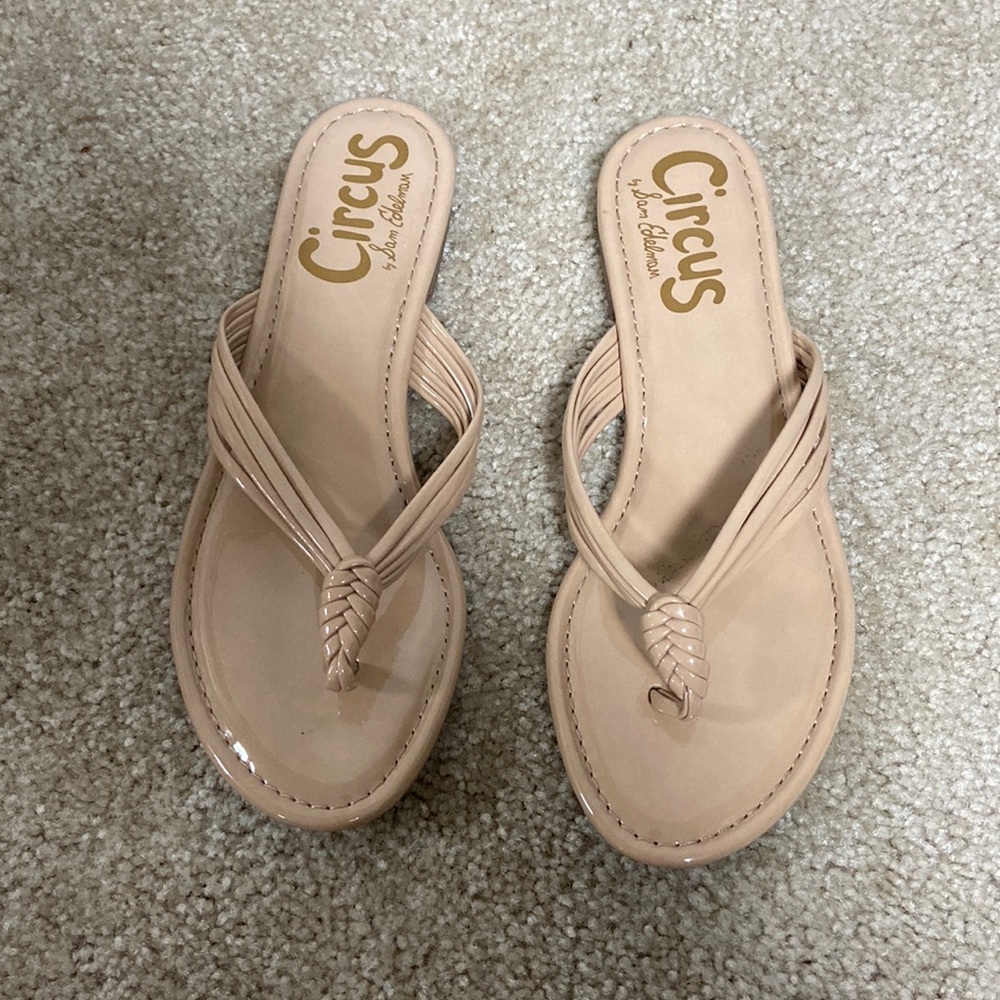 Circus by Sam Edelman tan thong strappy sandals 8.5